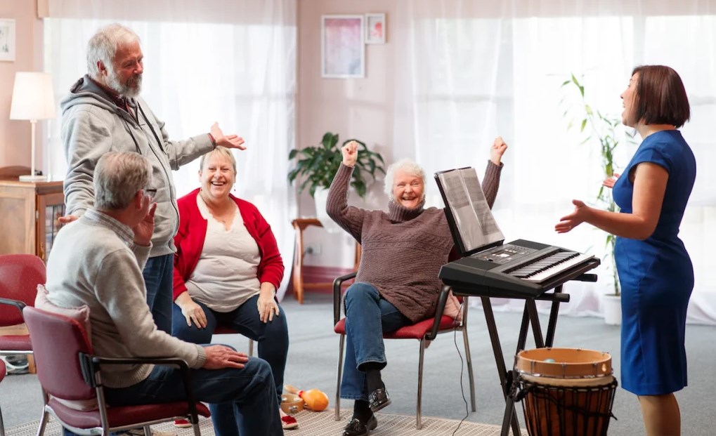 Escuchar-musica-o-cantar-contribuye-a-mejorar-la-calidad-de-vida-de-las-personas-mayores